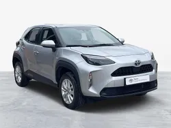 Cinza (pintura metalizada) Usado 2023 Toyota Yaris Comfort Sedan | € 25.750 (Preço justo)