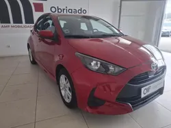 Vermelho Usado 2023 Toyota Yaris Hybrid Comfort | € 23.500 (Preço elevado)