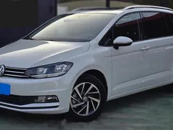Branco Usado 2017 VW Touran R-line Monovolume | € 19.900 (Preço justo)