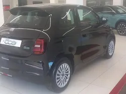 Preto Novo 2025 Fiat 500e Red Citadino | € 25.800 (Preço justo)