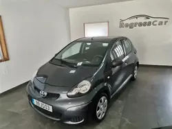 Cinzento Usado 2010 Toyota Aygo Citadino | € 5.250 (Preço justo)