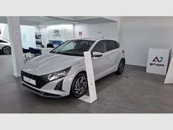 Cinzento Novo 2024 Hyundai i20 Comfort | € 20.100 (Preço justo)