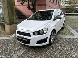 Branco Usado 2013 Chevrolet Aveo LS Citadino | € 7.250