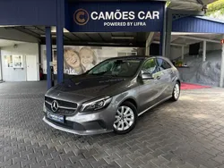 Cinza Usado 2018 Mercedes A180 Style | € 18.980 (Preço justo)