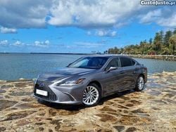 Cinza Usado 2021 Lexus ES300H Luxury Line Sedan | € 47.500