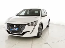 Branco Usado 2021 Peugeot e-208 Active Citadino | € 16.599 (Preço justo)