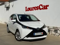 Branco Usado 2018 Toyota Aygo X-play Citadino | € 10.750 (Preço justo)