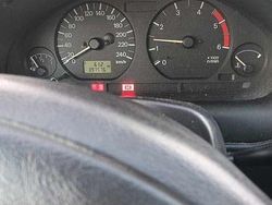 Usado 2000 Mitsubishi Carisma Sedan | € 1.200