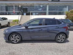 Aurora grey (metalizado) Usado 2023 Hyundai i20 Comfort | € 17.400 (Preço justo)