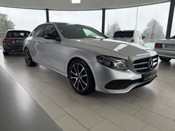 Cinzento Usado 2020 Mercedes E220 Avantgarde Sedan | € 42.990 (Preço elevado)