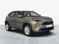 Bronze (pintura metalizada) Usado 2024 Toyota Yaris Comfort Sedan | € 26.950 (Preço justo)