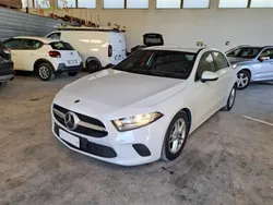Branco Usado 2020 Mercedes A180 Business Citadino | € 24.750 (Preço justo)