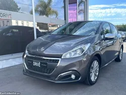 Cinza Usado 2018 Peugeot 208 Signature Sky Citadino | € 12.900 (Preço justo)