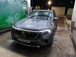 Cinzento Usado 2023 Mercedes EQB350 SUV | € 46.990