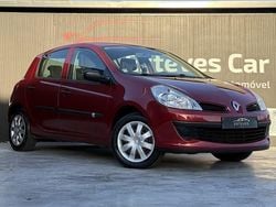 Vermelho Usado 2006 Renault Clio II Authentique Sedan | € 4.950 (Preço justo)