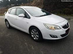 Branco Usado 2015 Opel Astra Selection Citadino | € 8.950 (Bom preço)