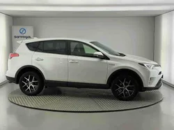 Branco Usado 2016 Toyota RAV4 Hybrid Comfort SUV | € 24.490 (Preço justo)