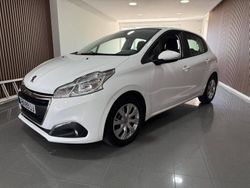 Branco Usado 2018 Peugeot 208 Citadino | € 9.900 (Preço justo)