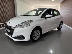 Branco Usado 2018 Peugeot 208 Citadino | € 9.900 (Preço justo)