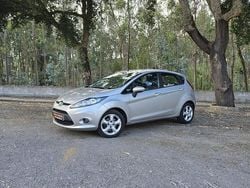 Cinza Usado 2010 Ford Fiesta Trend Citadino | € 6.490 (Preço elevado)