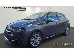 Azul Usado 2018 Peugeot 2008 Allure SUV | € 14.000