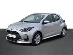 Cinza (pintura metalizada) Usado 2023 Toyota Yaris Comfort Sedan | € 18.250 (Preço justo)
