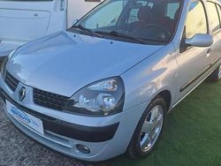 Cinza Usado 2003 Renault Clio II Authentique | € 3.790 (Preço justo)