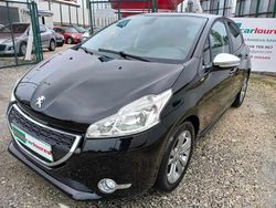 Preto Usado 2015 Peugeot 208 Style Citadino | € 7.950 (Preço justo)