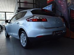 Cinzento Usado 2015 Renault Mégane III LIMITED Citadino | € 9.800 (Preço justo)