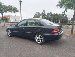 Usado 2004 Mercedes C220 Elegance Sedan | € 7.850 (Preço justo)