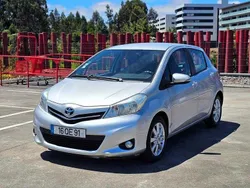 Cinza Usado 2014 Toyota Yaris Cool | € 9.990 (Preço justo)