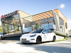 Branco Usado 2020 Tesla Model 3 Standard Range Plus Sedan | € 22.900 (Preço justo)