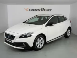 Branco Usado 2015 Volvo V40 CC Momentum Carrinha | € 15.890 (Preço justo)