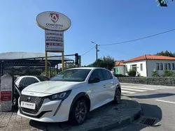 Branco Usado 2022 Peugeot e-208 Active Citadino | € 17.490 (Preço justo)