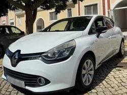 Branco Usado 2015 Renault Clio IV LIMITED Citadino | € 9.850 (Preço justo)