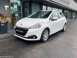 Branco Usado 2017 Peugeot 208 Active Citadino | € 9.500 (Bom preço)