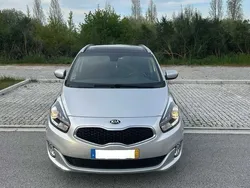Cinzento Usado 2015 Kia Carens Monovolume | € 12.500 (Preço justo)