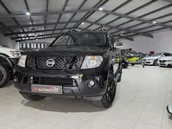 Preto Usado 2011 Nissan Navara Premium Edition Pickup | € 18.900 (Bom preço)