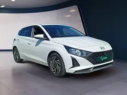 Branco Usado 2023 Hyundai i20 Comfort | € 16.550 (Preço justo)