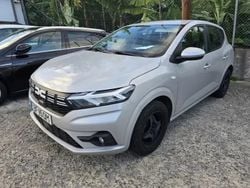Cinzento Usado 2023 Dacia Sandero Expression Citadino | € 16.450 (Preço justo)