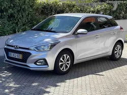 Cinza Usado 2019 Hyundai i20 Comfort Citadino | € 13.450 (Preço justo)