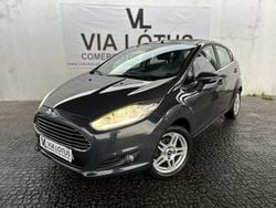 Cinzento Usado 2014 Ford Fiesta Titanium | € 8.500