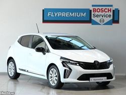 Branco Usado 2024 Renault Clio V Evolution Citadino | € 18.990 (Preço justo)