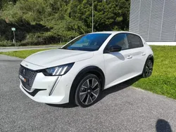 Branco Usado 2020 Peugeot e-208 GT-line Citadino | € 17.990 (Preço justo)