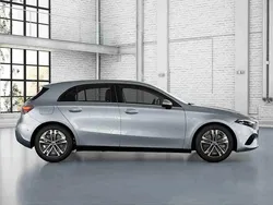 Prateado Novo 2025 Mercedes A250 Citadino | € 48.975 (Preço justo)