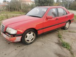 Vermelho Usado 1994 Mercedes C250 Classic | € 1.499