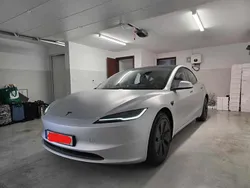 Cinzento Usado 2024 Tesla Model 3 Standard Range Sedan | € 36.500 (Preço elevado)