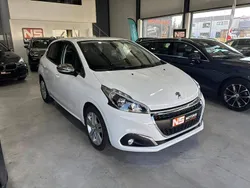 Branco Usado 2019 Peugeot 208 Allure Citadino | € 12.900 (Preço justo)