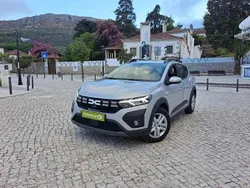 Cinzento Usado 2024 Dacia Sandero Citadino | € 16.950 (Bom preço)