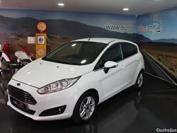 Branco Usado 2015 Ford Fiesta Titanium Citadino | € 10.500 (Preço justo)